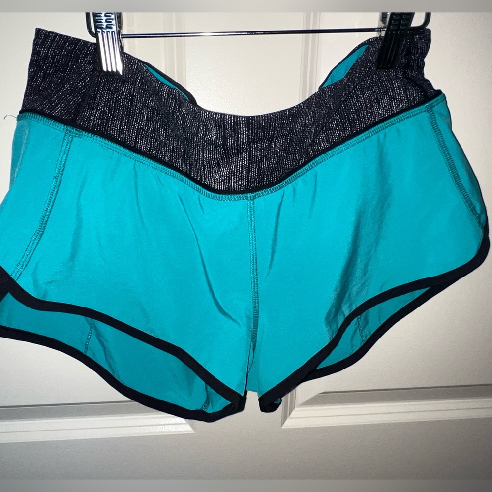 Lululemon size 6 hotty hot shorts 2.5 inseam